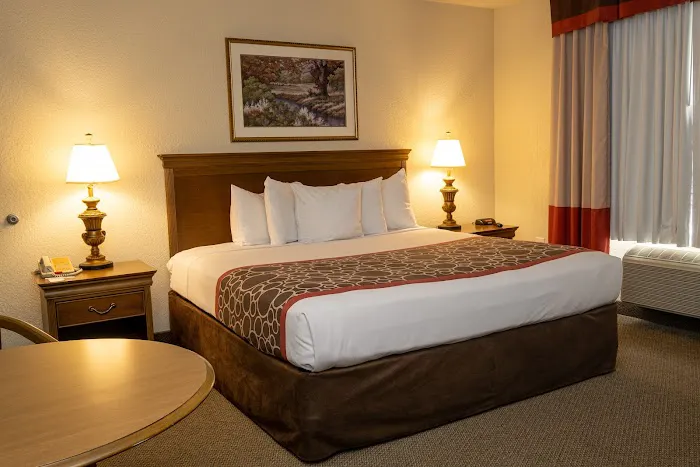 Hilltop Inn & Suites 4