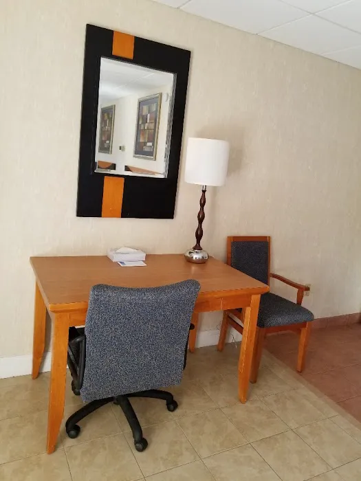 Cedar Park Inn and Whirlpool Suites 4