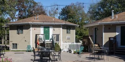Cedar Park Inn and Whirlpool Suites