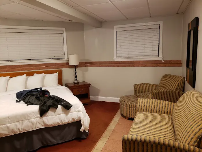 Cedar Park Inn and Whirlpool Suites 4