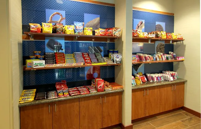 Hampton Inn & Suites Mystic 5