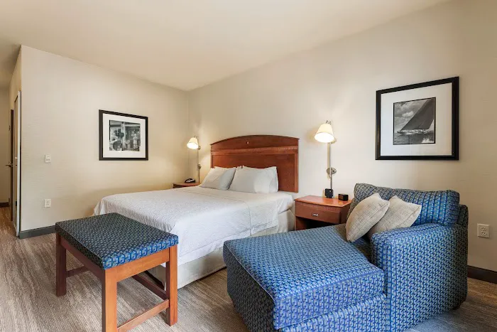 Hampton Inn & Suites Mystic 5