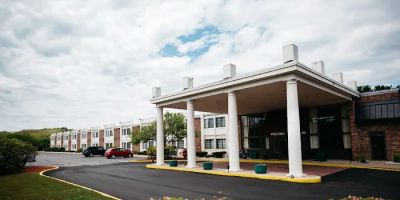 Mystic River Hotel & Suites