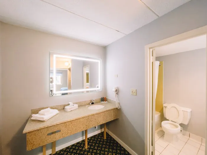 Mystic River Hotel & Suites 5
