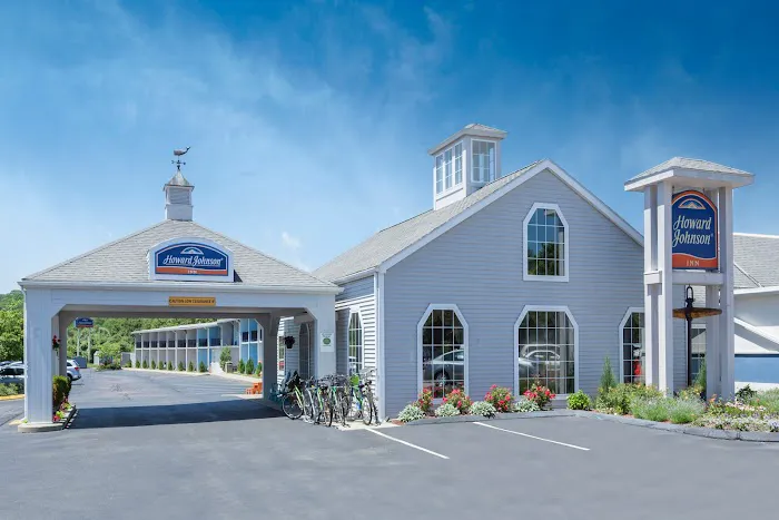 Howard Johnson by Wyndham Mystic 5