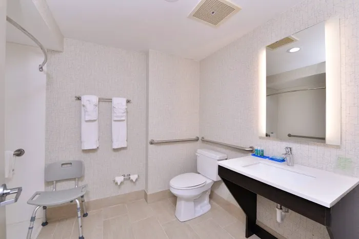 Holiday Inn Express Mystic - Groton Area by IHG 5