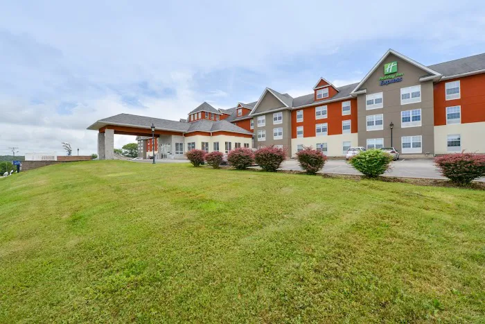 Holiday Inn Express Mystic - Groton Area by IHG 5