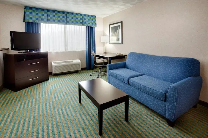 Holiday Inn Express & Suites Smithfield - Providence by IHG 4