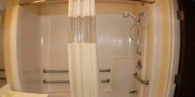 All Seasons Inn & Suites