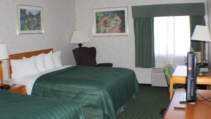 All Seasons Inn & Suites 4