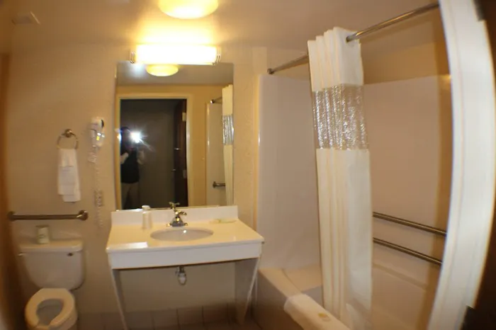 All Seasons Inn & Suites 4