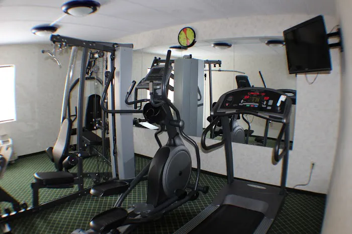 All Seasons Inn & Suites 4