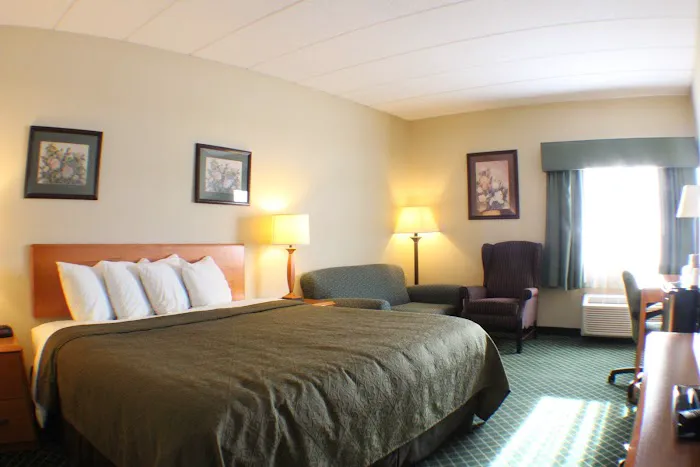 All Seasons Inn & Suites 4