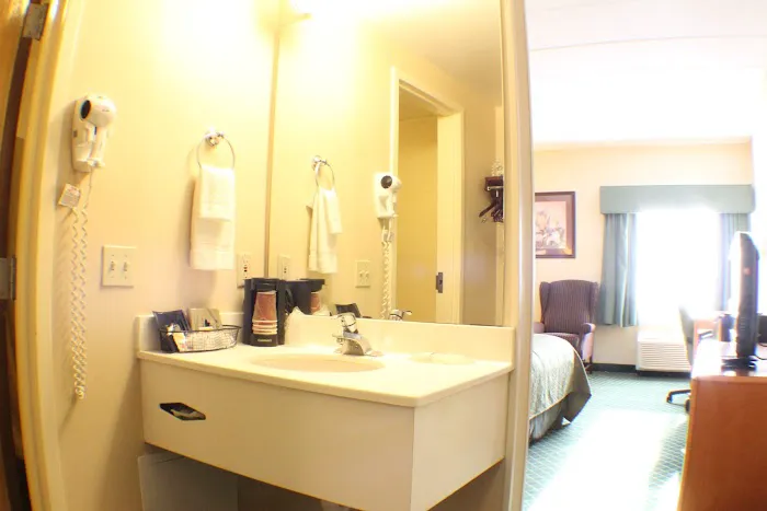All Seasons Inn & Suites 4