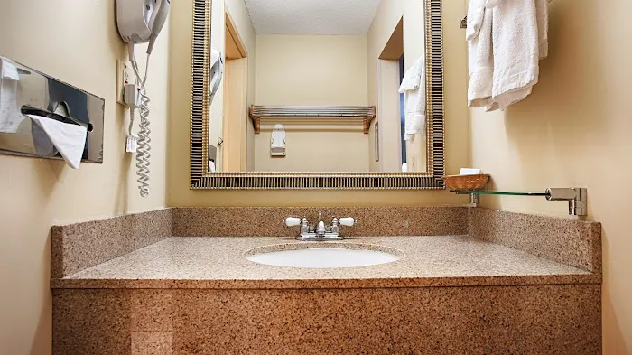 Best Western West Greenwich Inn 4