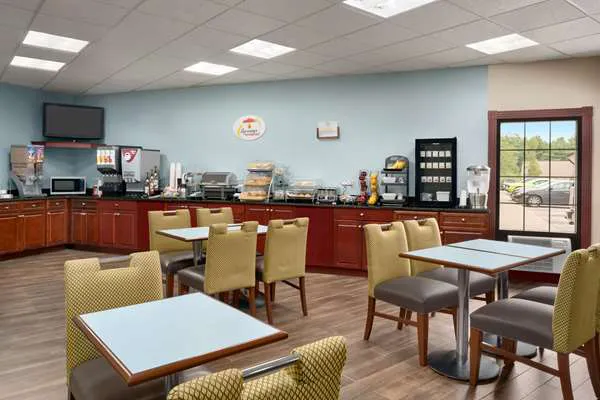 Super 8 by Wyndham West Greenwich/Providence 4