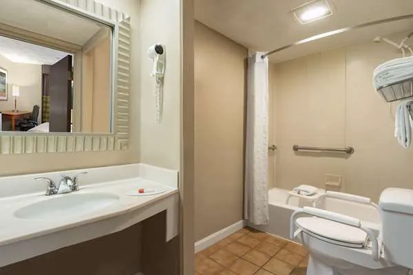 Super 8 by Wyndham West Greenwich/Providence 4