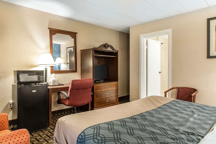 Econo Lodge Cranston - Providence 4