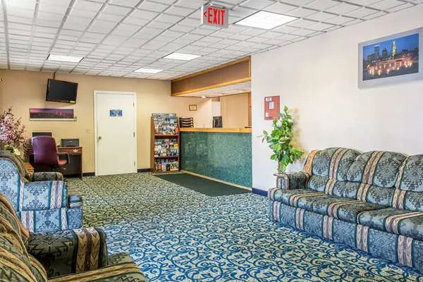 Econo Lodge Cranston - Providence 4