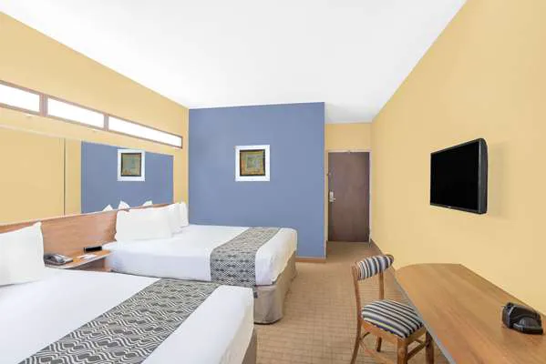 Microtel Inn & Suites by Wyndham Chili/Rochester Airport 4