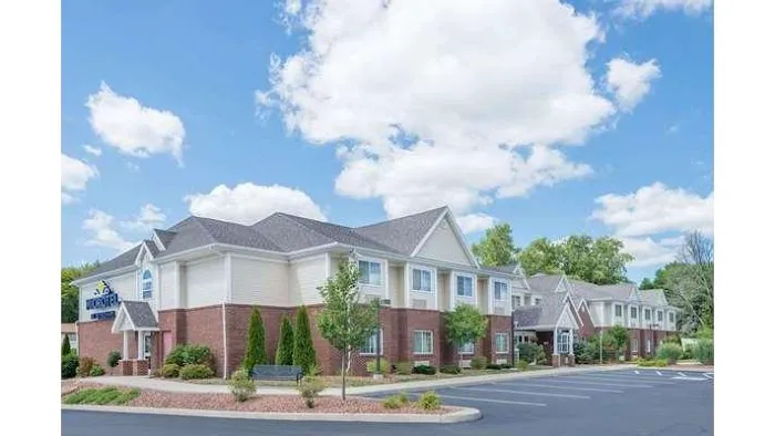 Microtel Inn & Suites by Wyndham Chili/Rochester Airport 4