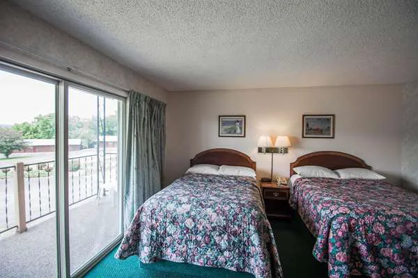 Econo Lodge 4