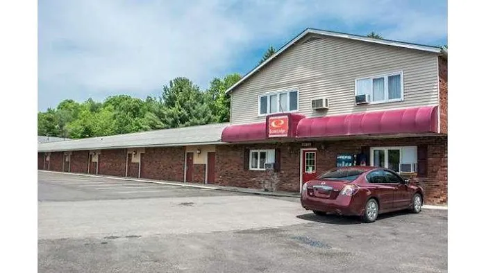 Econo Lodge 4