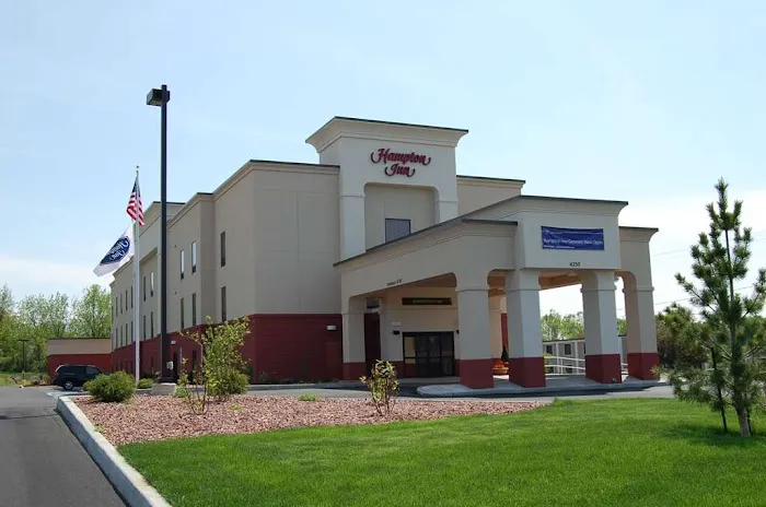 Hampton Inn Geneseo 4