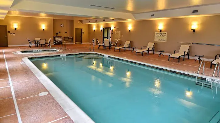 Hampton Inn Geneseo 4