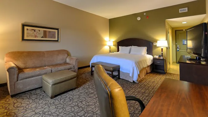 Hampton Inn Geneseo 4