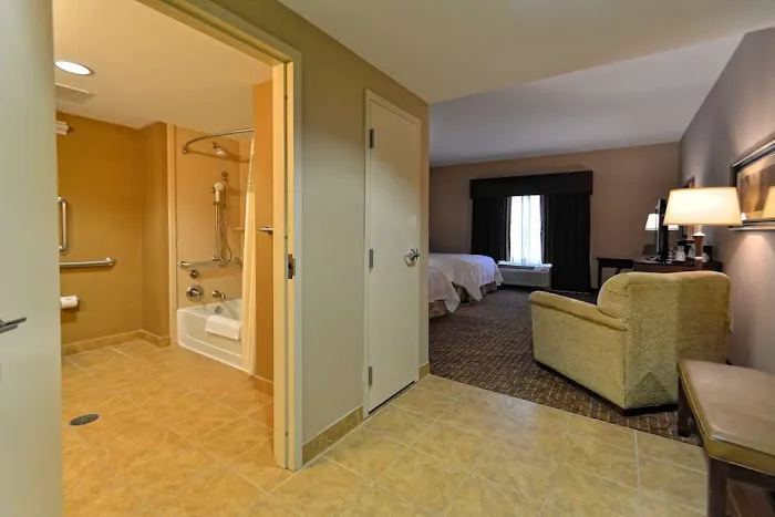 Hampton Inn Geneseo 4