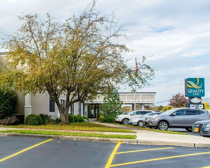 Quality Inn 4