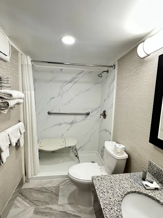Finger Lakes Inn & Suites 4