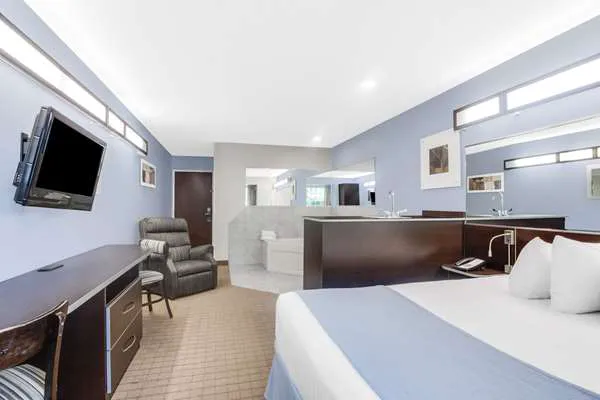 Microtel Inn & Suites by Wyndham Bath 4