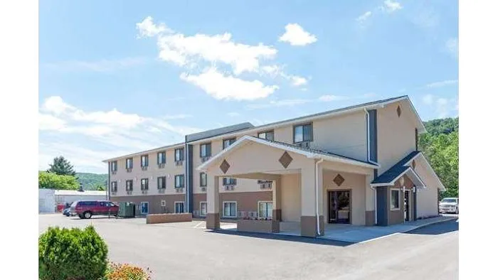 Super 8 by Wyndham Bath Hammondsport Area 4