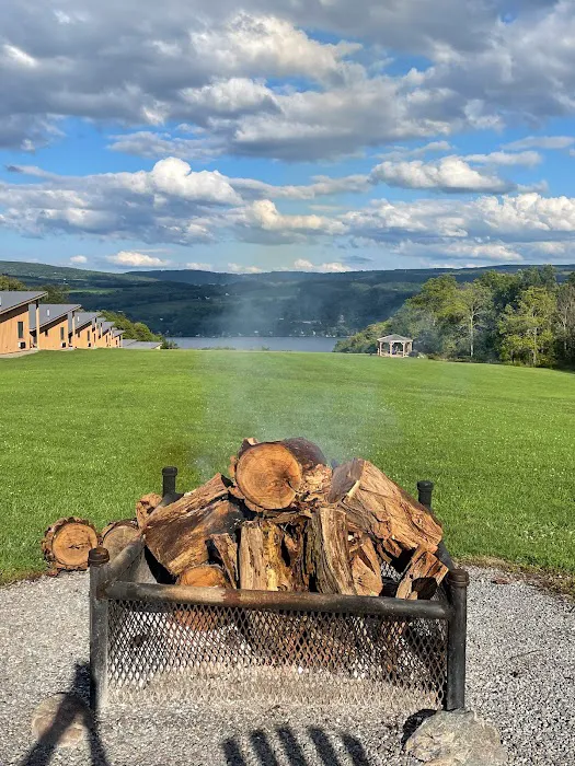 Lakeside Resort & 3812 Bistro 4
