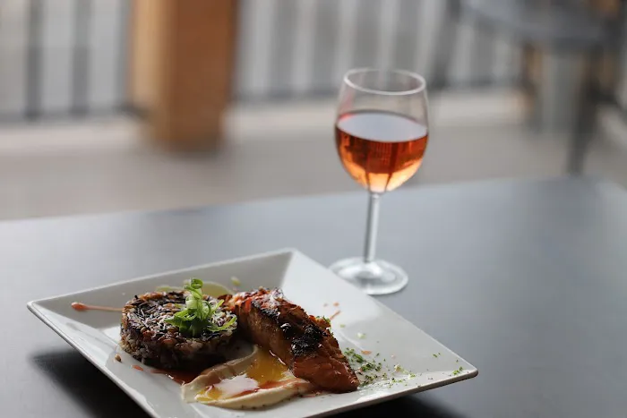 Lakeside Resort & 3812 Bistro 4
