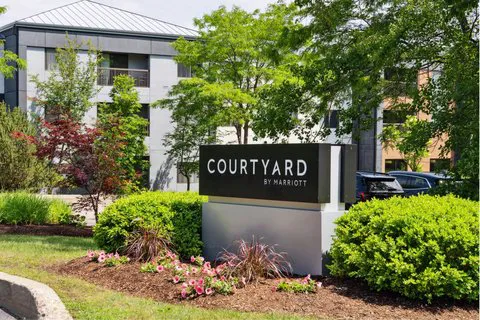 Courtyard Burlington Williston 4