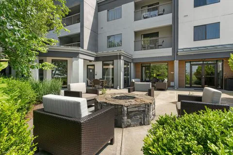 Courtyard Burlington Williston 4