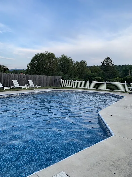 Commodores Inn 4