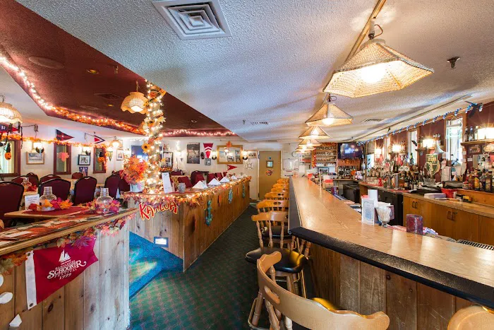 Commodores Inn 4