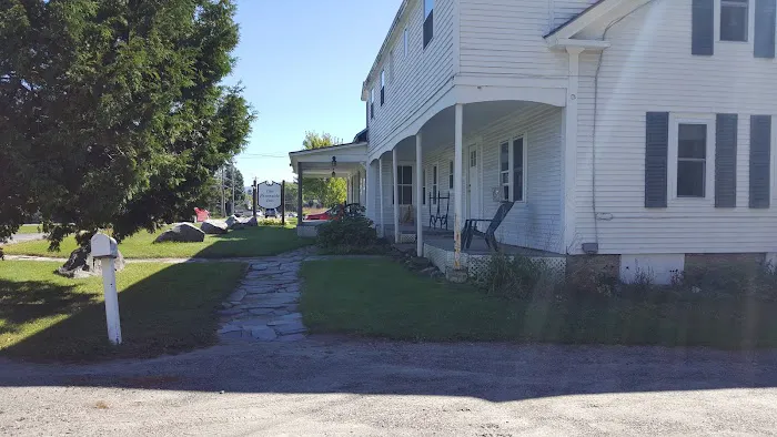 Riverside Inn 4