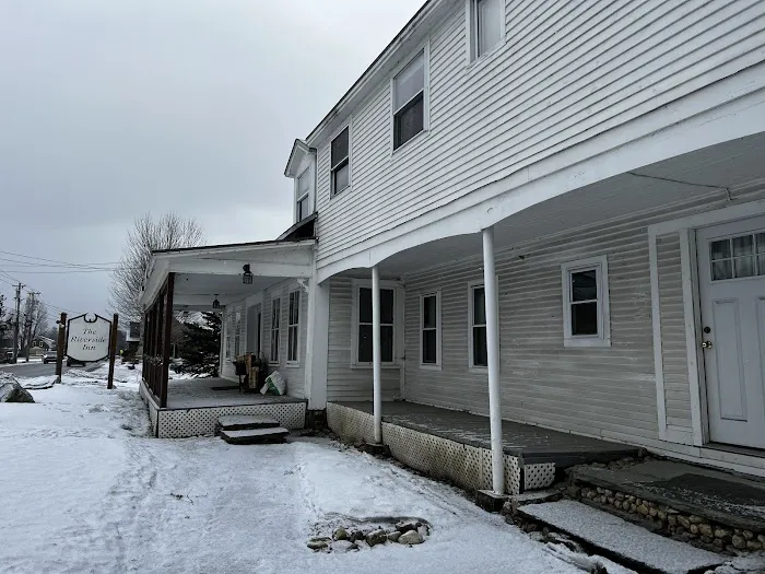 Riverside Inn 4