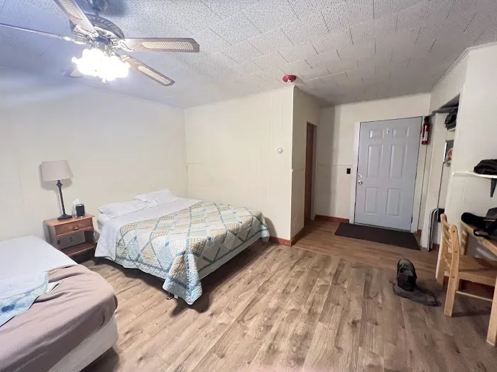 Riverside Inn 4