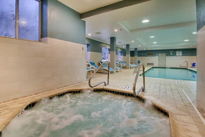 Holiday Inn Express & Suites Lincoln East - White Mountains by IHG 5