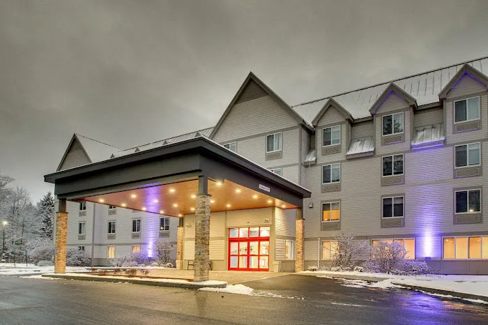 Holiday Inn Express & Suites Lincoln East - White Mountains by IHG 5
