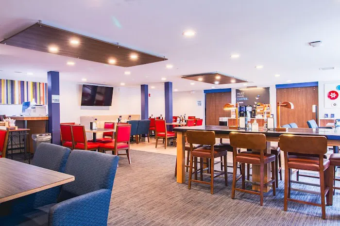 Holiday Inn Express & Suites Lincoln East - White Mountains by IHG 5