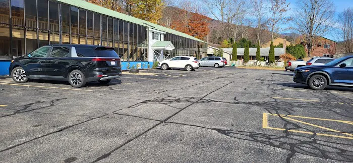 Travelodge by Wyndham Lincoln Near White Mountain 4