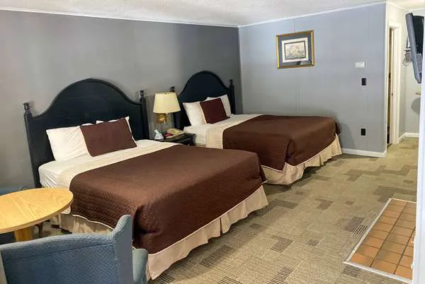 Travelodge by Wyndham Lincoln Near White Mountain 4