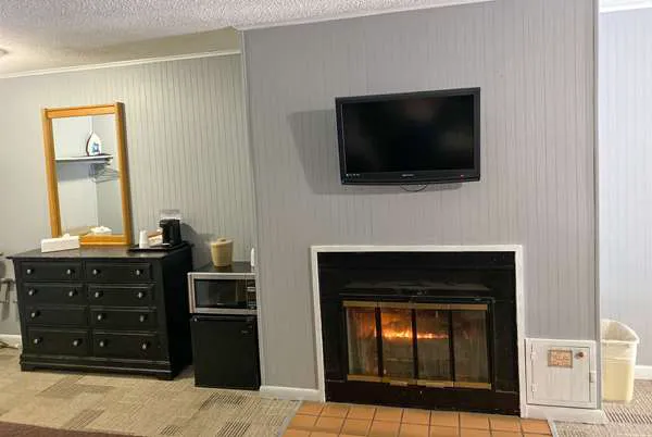 Travelodge by Wyndham Lincoln Near White Mountain 4